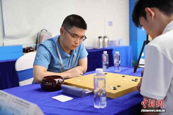 广东队在十五运会围棋群众比赛中夺得全民团体