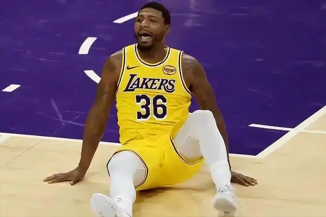 湖人妖卫斯玛特防守锁死布里奇斯 正负值+27成胜