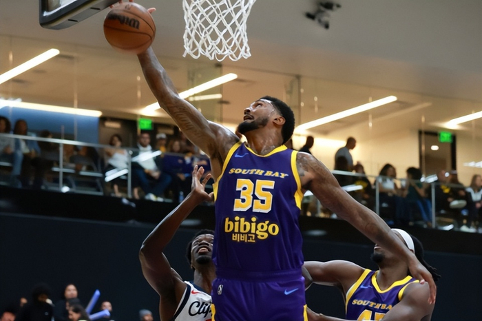 南湾湖人新星威廉姆斯季后赛爆发引关注