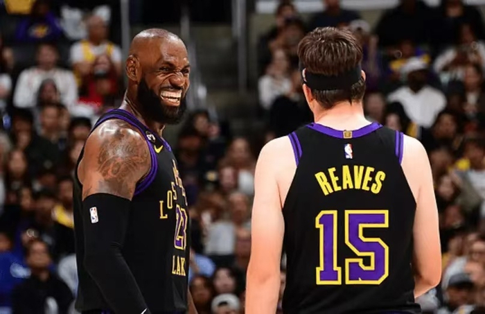 湖人四连胜锁定西部第三 里弗斯顶薪续约成焦点