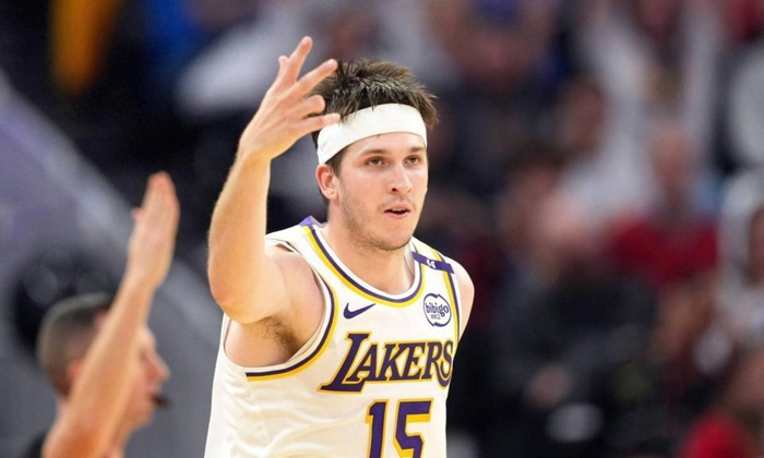 湖人四连胜锁定西部第三 里弗斯顶薪续约成焦点