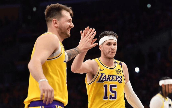 湖人四连胜锁定西部第三 里弗斯顶薪续约成焦点