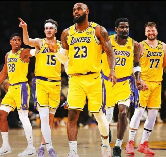 湖人四连胜锁定西部第三 里弗斯顶薪续约成焦点