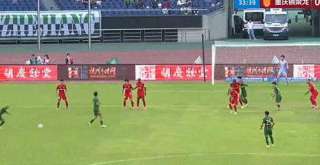 中超焦点战裁判争议引热议 队医提前入场遭质疑