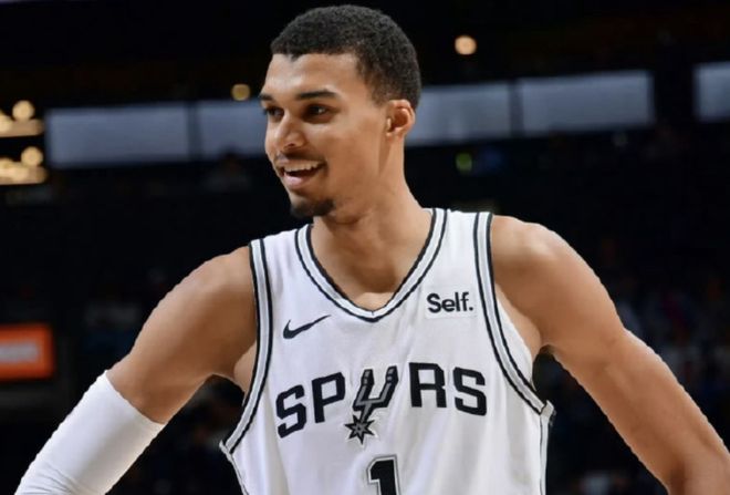 文班亚马肋骨受伤退赛仍坚持打满65场