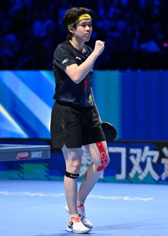 王楚钦力克强敌夺世界杯首冠 三大赛两冠距大满